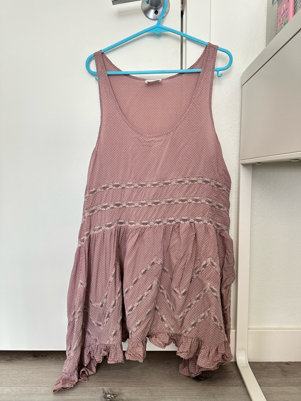 Women's Mauve Sleeveless Peasant Top with Lace Trim